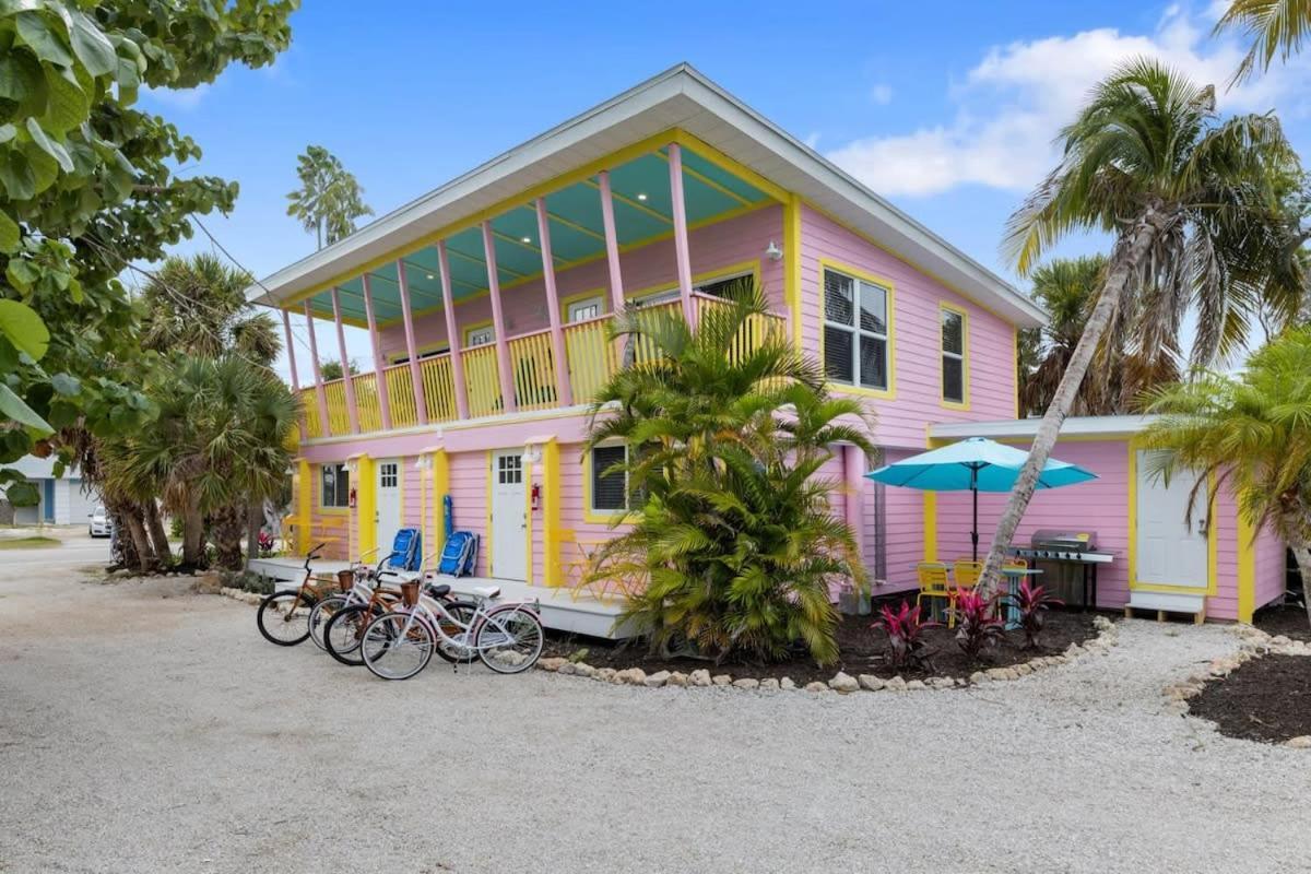 Charming Suite With Balcony And Bikes At Historic Sandpiper Inn 萨尼贝尔 外观 照片