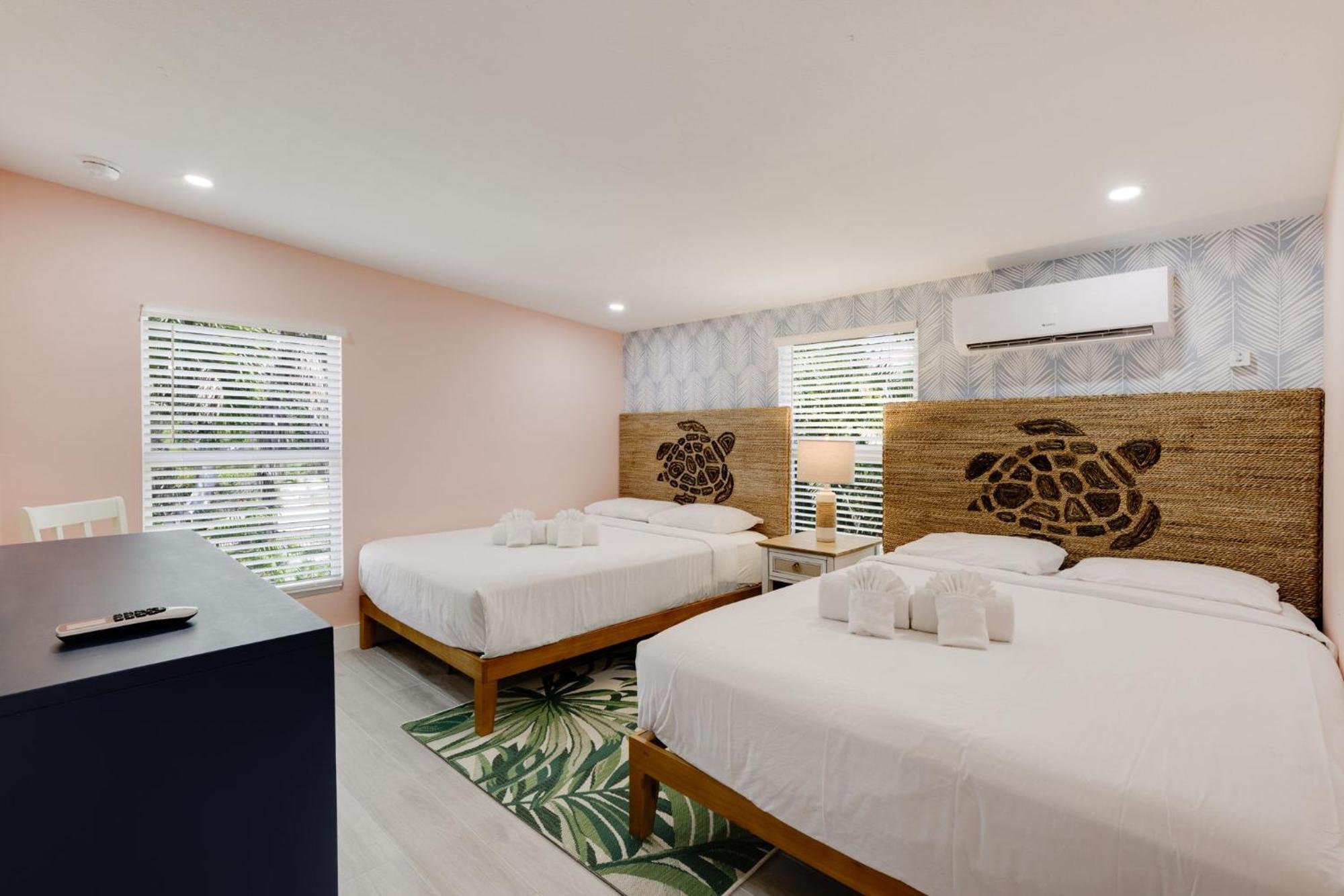 Charming Suite With Balcony And Bikes At Historic Sandpiper Inn 萨尼贝尔 外观 照片