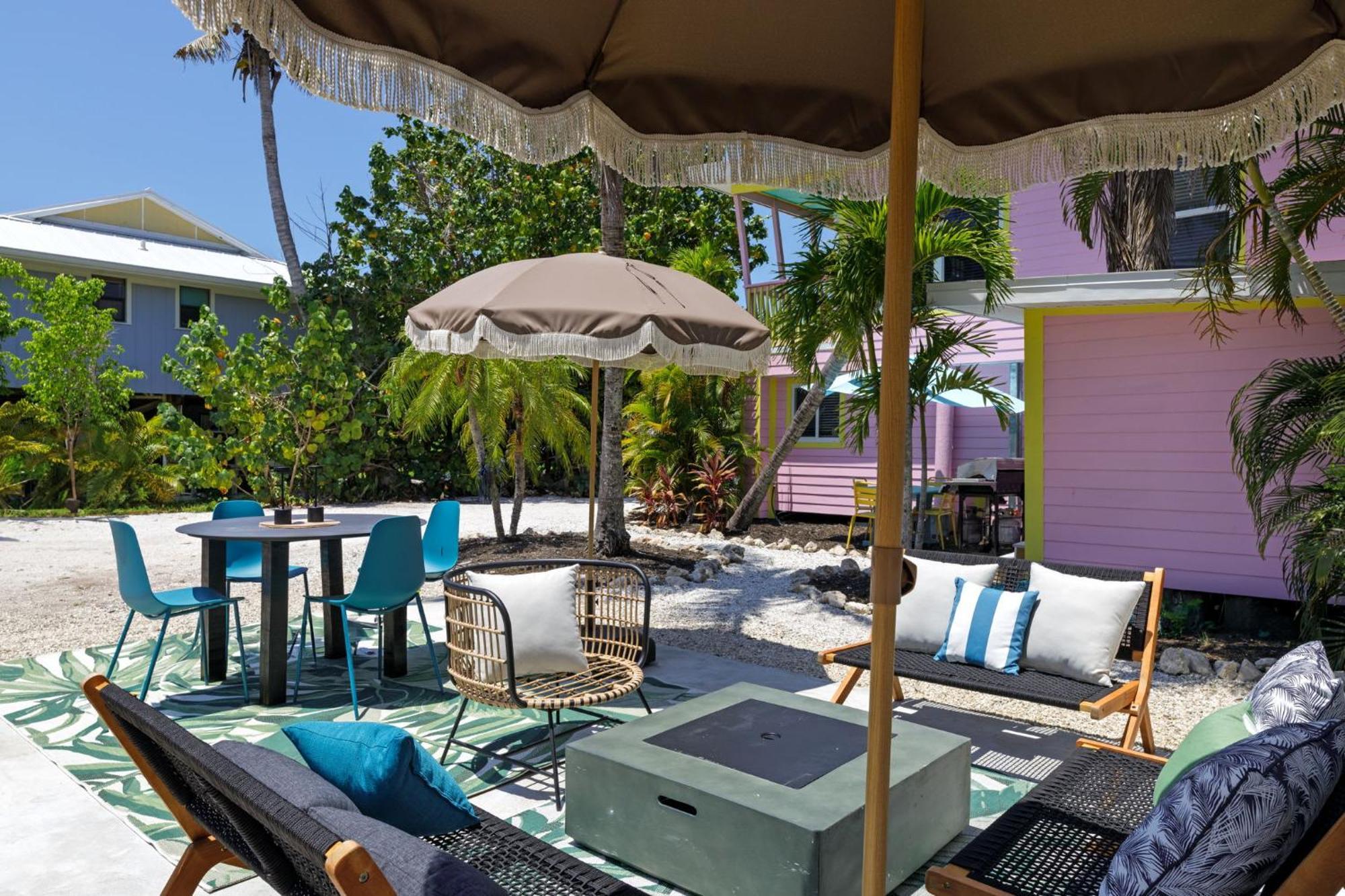 Charming Suite With Balcony And Bikes At Historic Sandpiper Inn 萨尼贝尔 外观 照片